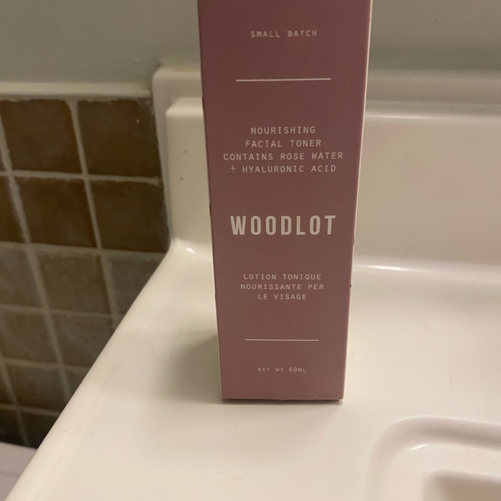 Nourishing Facial Toner with Rose Water & Hyaluronic Acid